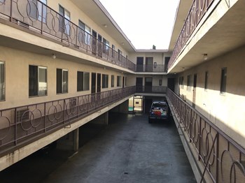 Imperial Crest Apartments exterior